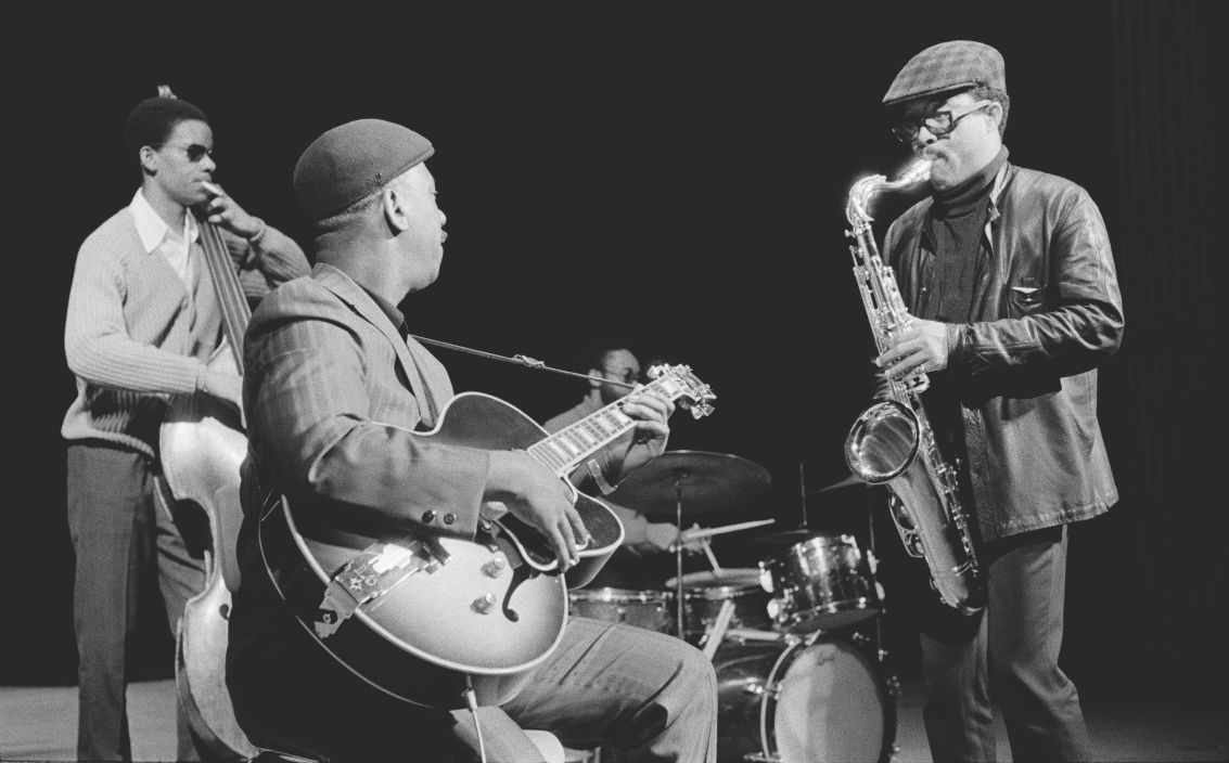 02_ArthurHarper_WesMontgomery_JimmyLovelace_JohnnyGriffin_Photo_by_Jean-PierreLeloir.jpg